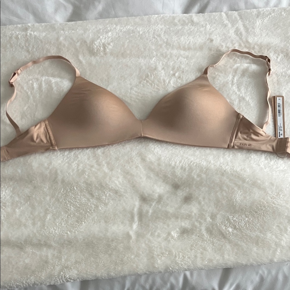 SKIMS Wireless Form TShirt Bra